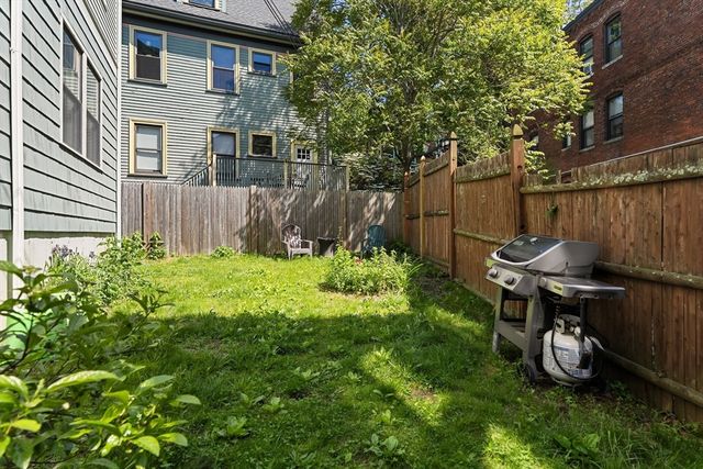 1 Sylvia St 3, Boston, MA 02130