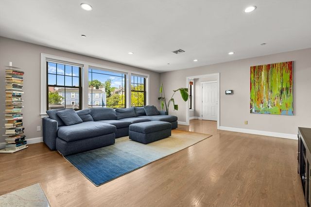 1 Sylvia St 3, Boston, MA 02130