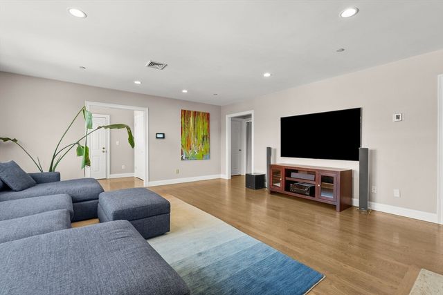 1 Sylvia St 3, Boston, MA 02130
