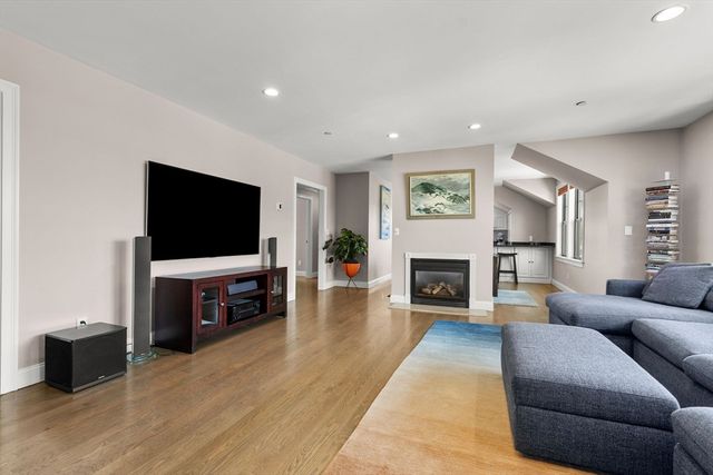 1 Sylvia St 3, Boston, MA 02130