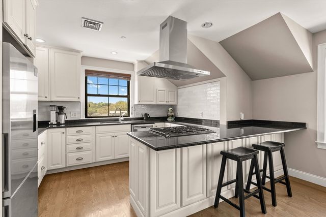1 Sylvia St 3, Boston, MA 02130