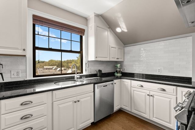 1 Sylvia St 3, Boston, MA 02130