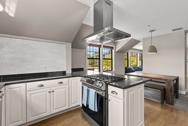1 Sylvia St 3, Boston, MA 02130