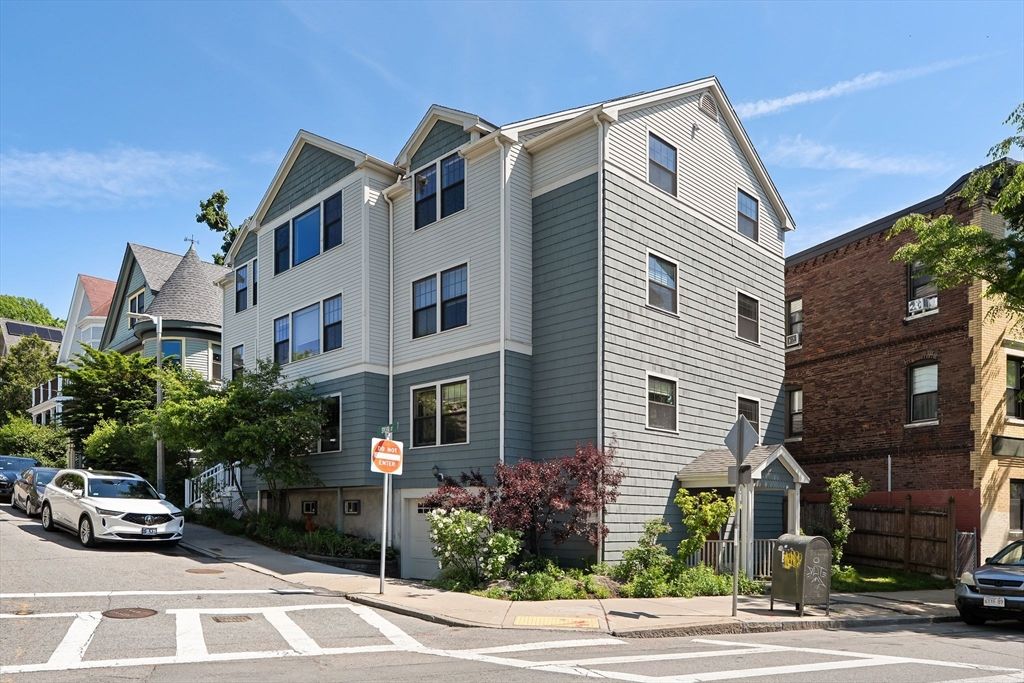 1 Sylvia St 3, Boston, MA 02130