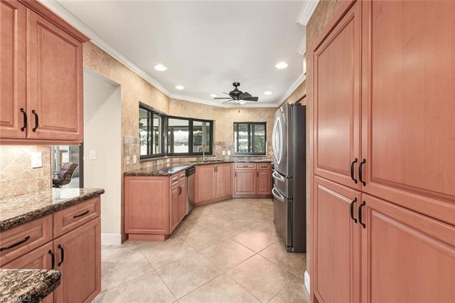 738 Reef Point CIR, Naples, FL 34108