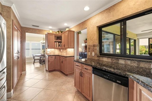 738 Reef Point CIR, Naples, FL 34108