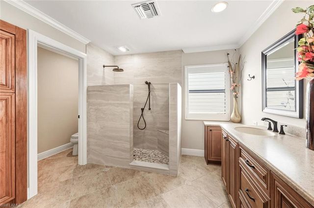 738 Reef Point CIR, Naples, FL 34108