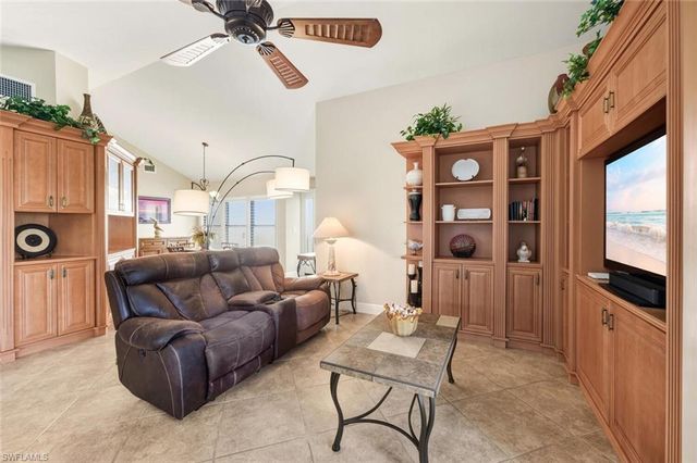 738 Reef Point CIR, Naples, FL 34108