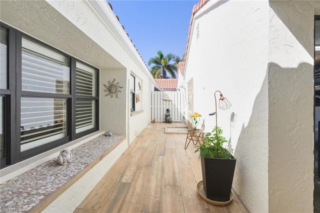 738 Reef Point CIR, Naples, FL 34108