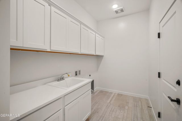 7322 Sidewinder Drive, El Paso, TX 79911