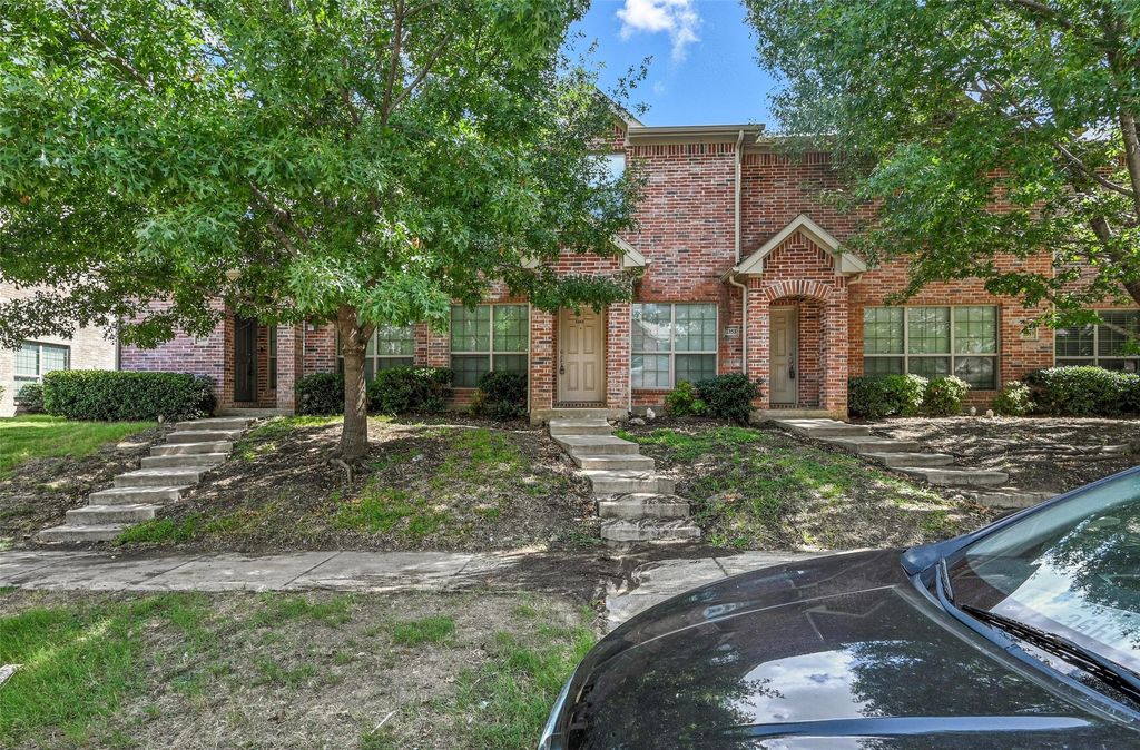 2353 Homewood Lane, Grand Prairie, TX 75050