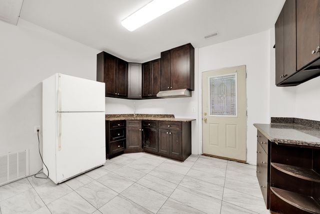 2518 S Claremont Avenue, Chicago, IL 60608