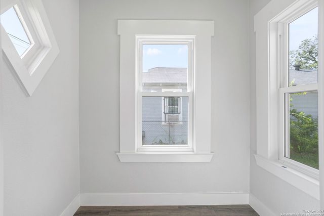 206 E Lambert, San Antonio, TX 78204