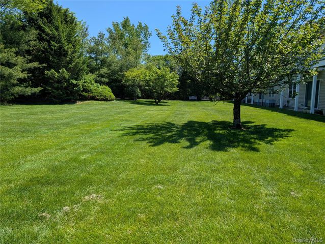 27 Morley Circle, Melville, NY 11747