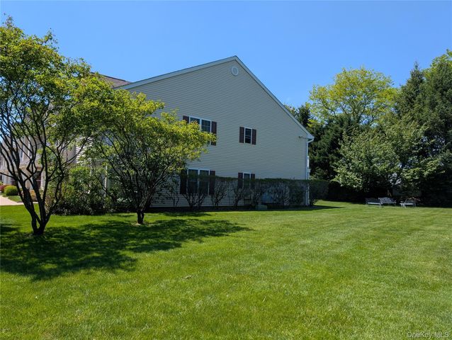 27 Morley Circle, Melville, NY 11747
