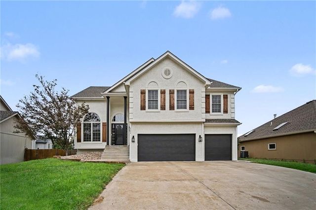 6275 N Nevada Avenue, Parkville, MO 64152