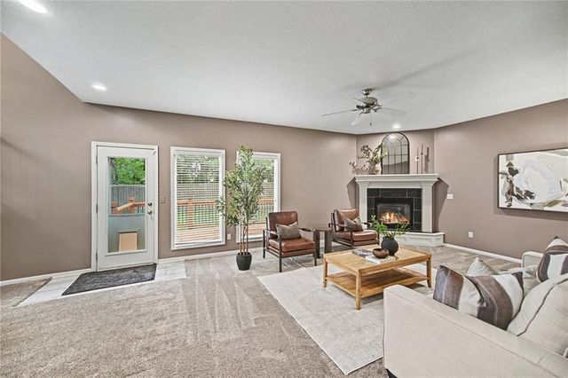 6275 N Nevada Avenue, Parkville, MO 64152