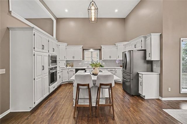 6275 N Nevada Avenue, Parkville, MO 64152