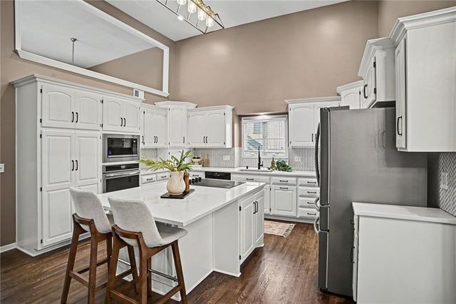6275 N Nevada Avenue, Parkville, MO 64152