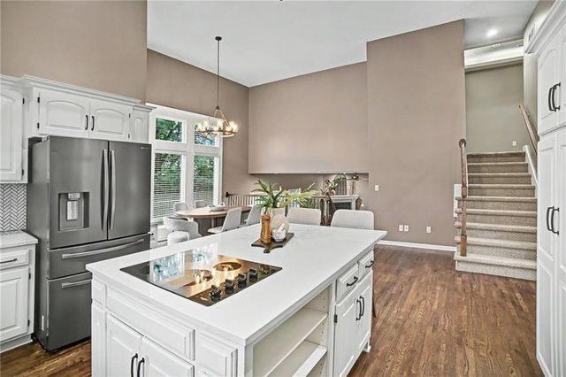6275 N Nevada Avenue, Parkville, MO 64152