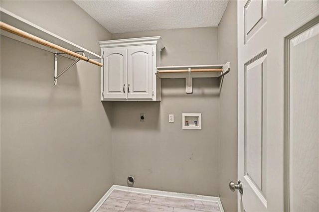6275 N Nevada Avenue, Parkville, MO 64152