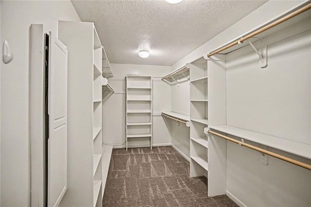 6275 N Nevada Avenue, Parkville, MO 64152