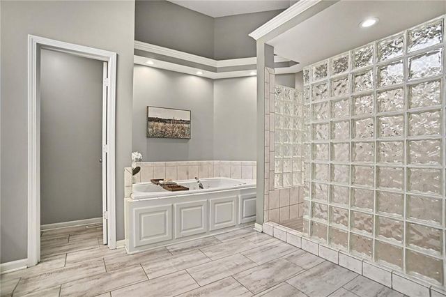 6275 N Nevada Avenue, Parkville, MO 64152