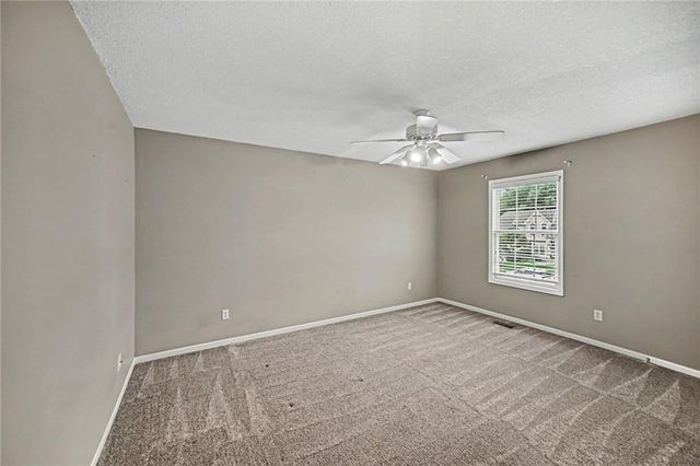 6275 N Nevada Avenue, Parkville, MO 64152