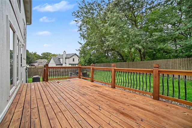 6275 N Nevada Avenue, Parkville, MO 64152
