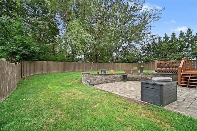 6275 N Nevada Avenue, Parkville, MO 64152