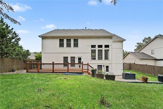 6275 N Nevada Avenue, Parkville, MO 64152