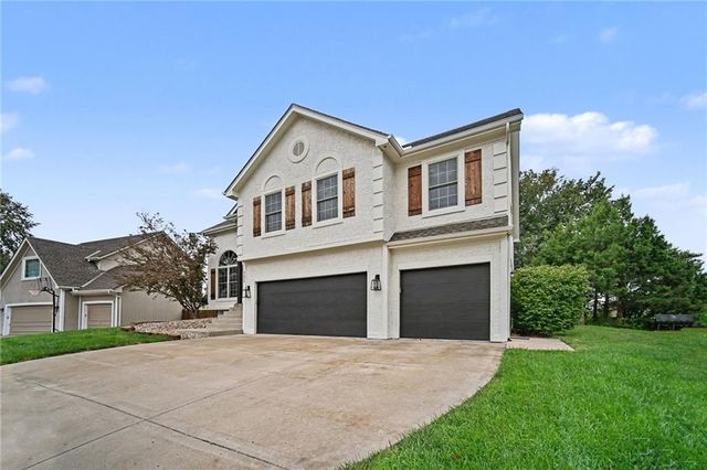 6275 N Nevada Avenue, Parkville, MO 64152