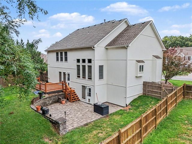 6275 N Nevada Avenue, Parkville, MO 64152