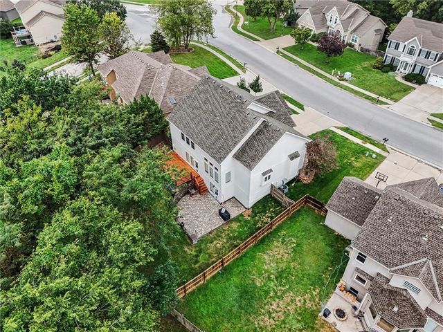 6275 N Nevada Avenue, Parkville, MO 64152