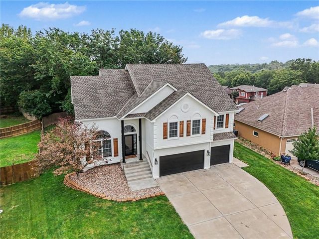 6275 N Nevada Avenue, Parkville, MO 64152