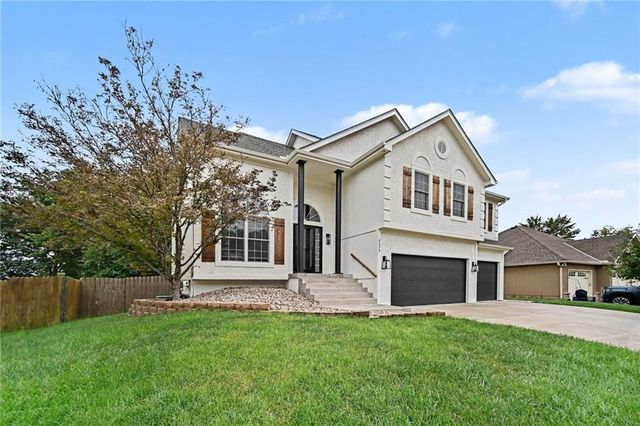 6275 N Nevada Avenue, Parkville, MO 64152