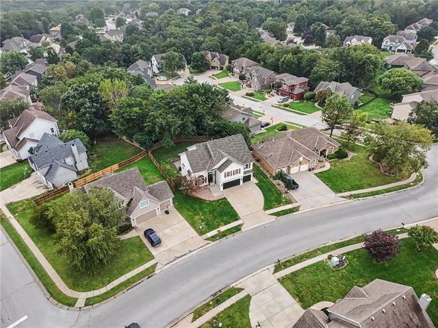 6275 N Nevada Avenue, Parkville, MO 64152