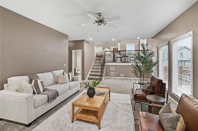 6275 N Nevada Avenue, Parkville, MO 64152