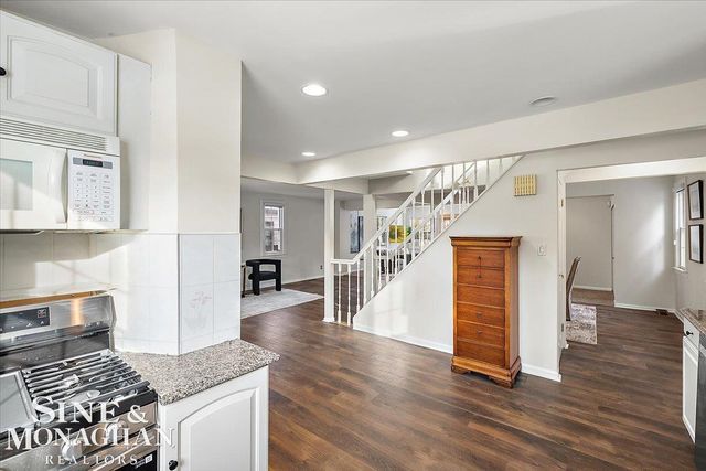 412 Manor Street, Grosse Pointe Farms, MI 48236