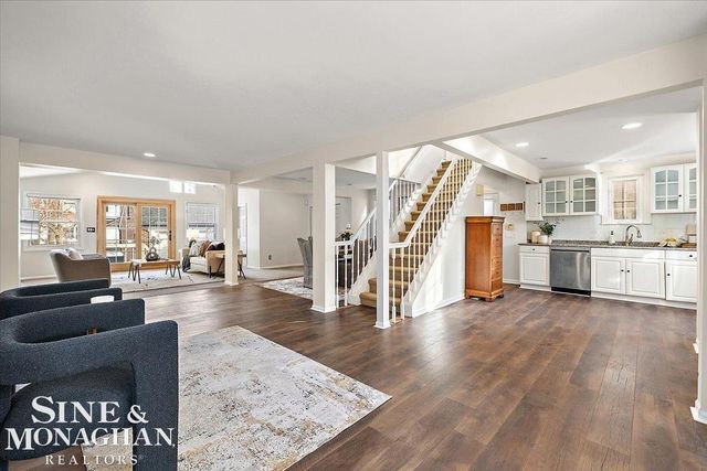 412 Manor Street, Grosse Pointe Farms, MI 48236