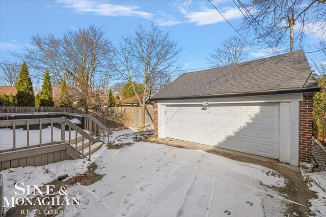 412 Manor Street, Grosse Pointe Farms, MI 48236