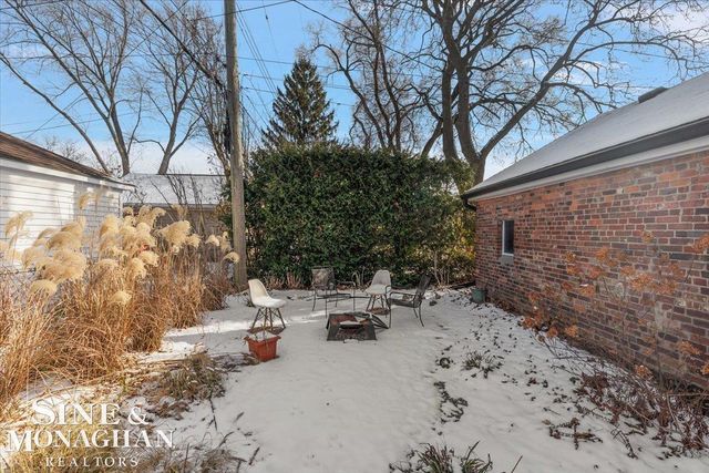 412 Manor Street, Grosse Pointe Farms, MI 48236