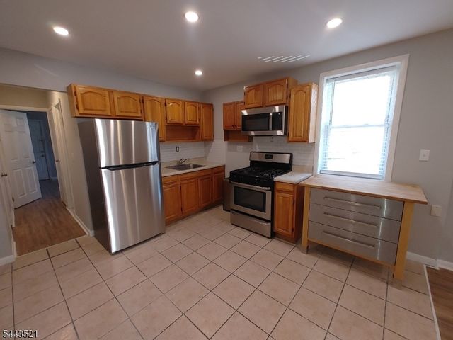 592 N 6Th St, Newark City, NJ 07107