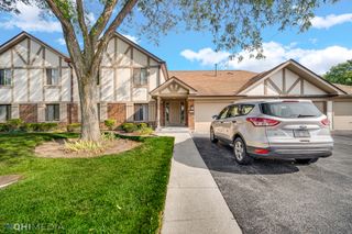 920 Surrey Drive 2B, Schaumburg, IL 60193