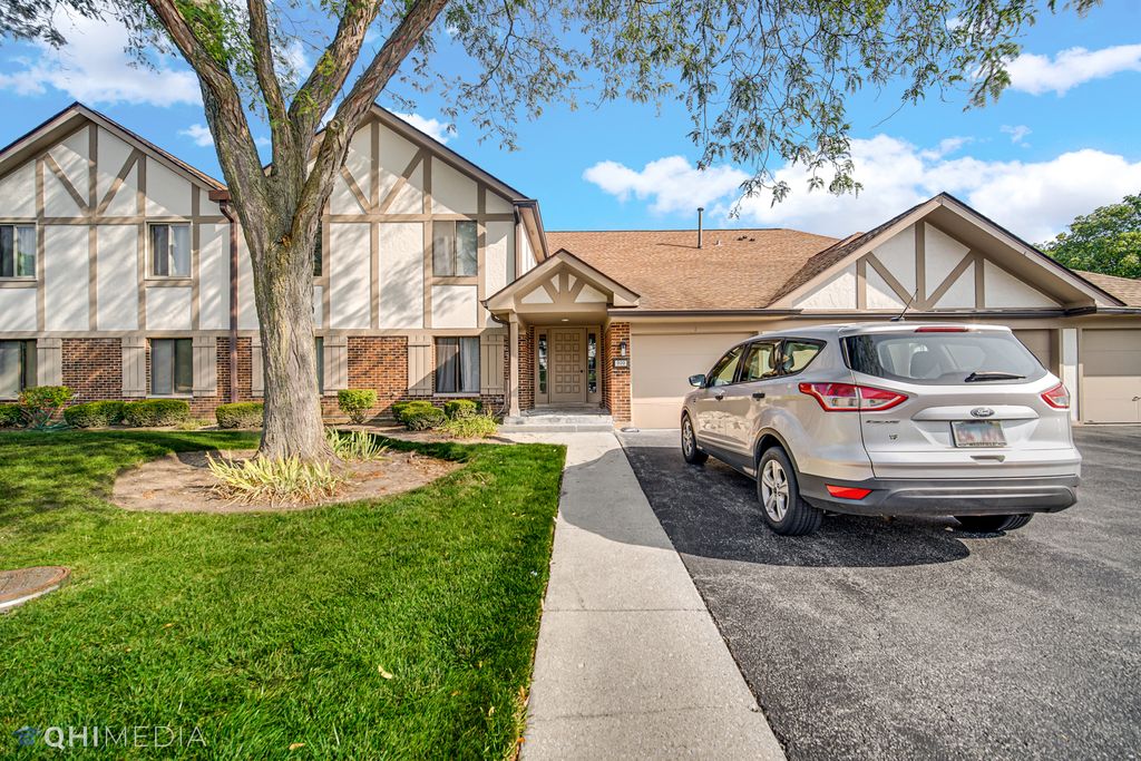 920 Surrey Drive 2B, Schaumburg, IL 60193