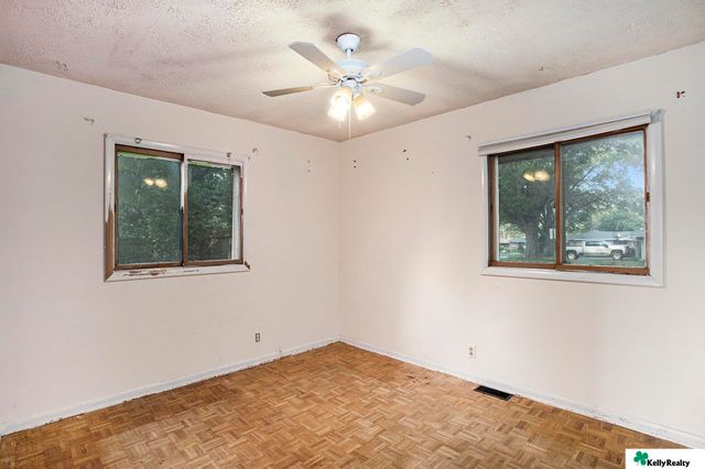 1850 E Bermuda Drive, Lincoln, NE 68506