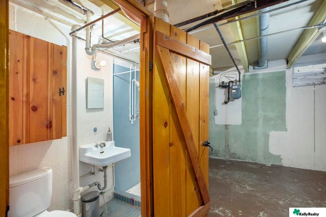 1850 E Bermuda Drive, Lincoln, NE 68506