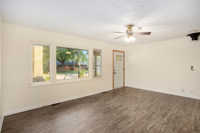 1850 E Bermuda Drive, Lincoln, NE 68506