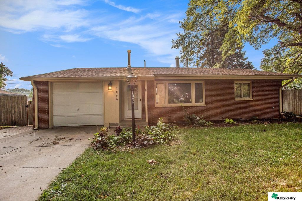 1850 E Bermuda Drive, Lincoln, NE 68506