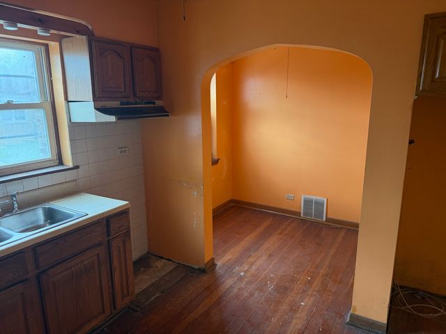 8313 S WABASH Avenue, Chicago, IL 60619